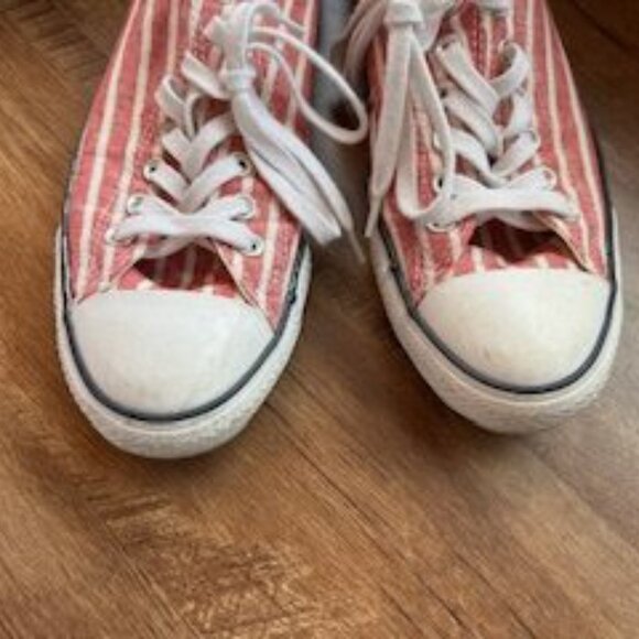 Converse low All-Star Sneakers, gently used Sz 9.5 - Picture 3 of 5